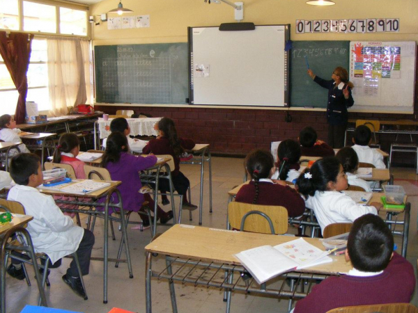 Alcalde de San Antonio respalda a profesores que piden postergar la Evaluación Docente