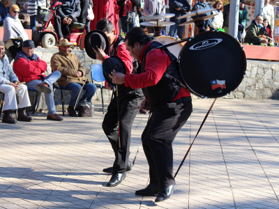 “Bombo Trío” y la familia Toledo trajeron nostalgia y tradición de los chinchineros en Colores y Sonidos de mi Tierra