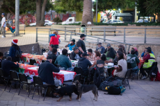 San Antonio Celebra la Solidaridad con Cena Navideña para 670 Personas