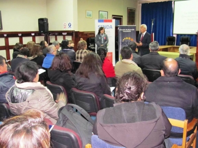 Profesionales de educación y salud se capacitan en materias de prevención del consumo de drogas y alcohol