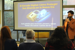 Municipalidad de San Antonio promueve la ciberseguridad con charla sobre prevenci&oacute;n de estafas digitales