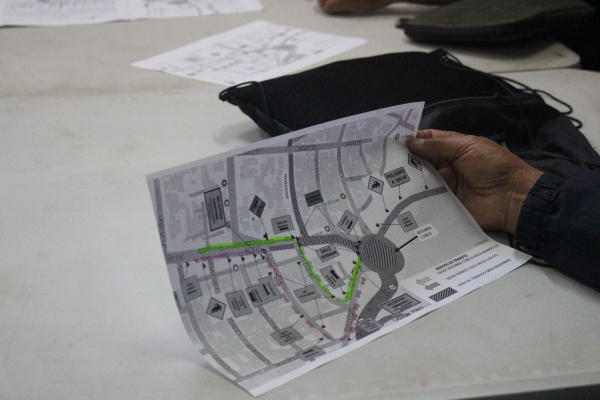 Anuncian a vecinos los desvíos de tránsito por obras en calle Curicó