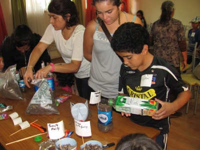 Taller familiar de la Unidad de Protección Social del Municipio enseñó a plantar hortalizas en casa