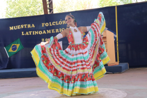 Escuela Pedro Viveros Ormeño celebró con hermosas danzas los 50 años del  Conjunto  Folclórico Puerto de San Antonio