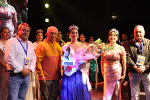 La jornada inicial tuvo como protagonistas a las 14 bellas reinas representantes de cada sector, mientras que el segundo d&iacute;a, hubo un pasacalle por avenida Barros Luco, adem&aacute;s de la presentaci&oacute;n de artistas locales, entre ellos Mauricio Rebolledo y A