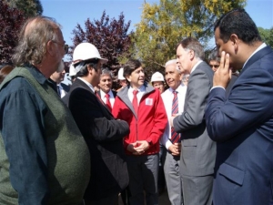 Ministro Laurence Golborne visito Leyda Alcalde Omar Vera participó de la comitiva