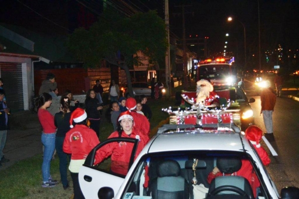 Caravana de Navidad lleno de luces alegr&iacute;a y colores las calles de la comuna de San Antonio.