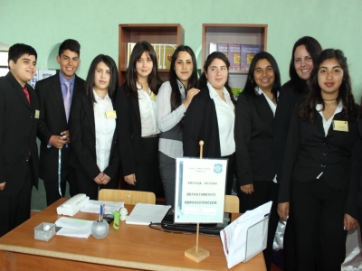 Estudiantes del Instituto Comercial realizan tradicional &ldquo;Expo IncoSan&rdquo; para difundir carreras t&eacute;cnicas