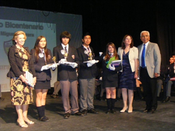 En emotiva licenciatura se despidi&oacute; primer cuarto medio del Instituto Bicentenario Jos&eacute; Miguel Carrera