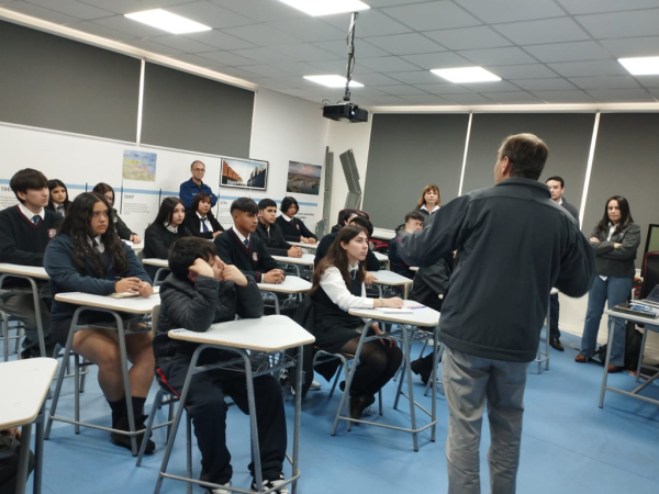 INCO y empresa naviera internacional B&amp;M formalizaron alianza en beneficio de los estudiantes